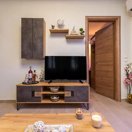 νεφέλη-σπίτι ολόκληρο για αξέχαστες διακοπές στην σιβηρη Siviri