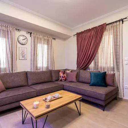 νεφέλη-σπίτι ολόκληρο για αξέχαστες διακοπές στην σιβηρη Siviri