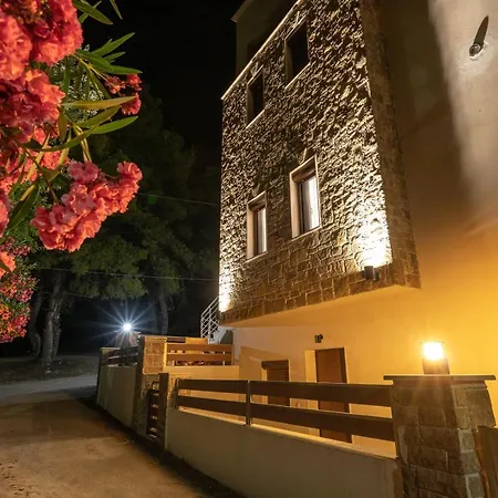 νεφέλη-σπίτι ολόκληρο για αξέχαστες διακοπές στην σιβηρη Siviri