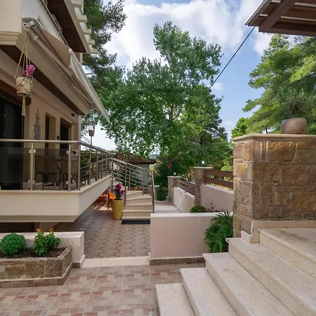 νεφέλη-σπίτι ολόκληρο για αξέχαστες διακοπές στην σιβηρη Siviri