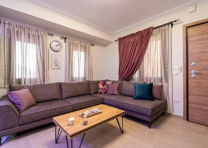 νεφέλη-σπίτι ολόκληρο για αξέχαστες διακοπές στην σιβηρη Siviri