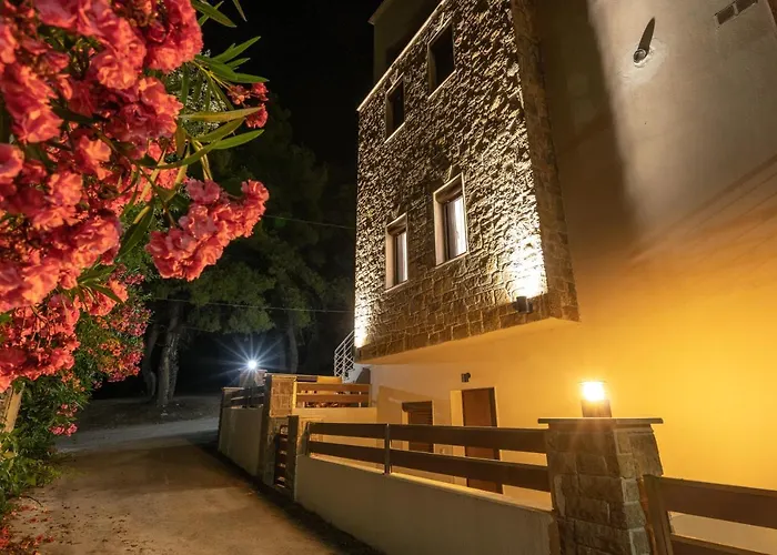 νεφέλη-σπίτι ολόκληρο για αξέχαστες διακοπές στην σιβηρη Siviri