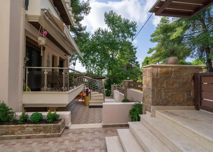 νεφέλη-σπίτι ολόκληρο για αξέχαστες διακοπές στην σιβηρη Siviri